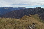 52 Sguardo indietro alla lunga salita dal Passo al Pizzo Baciamorti